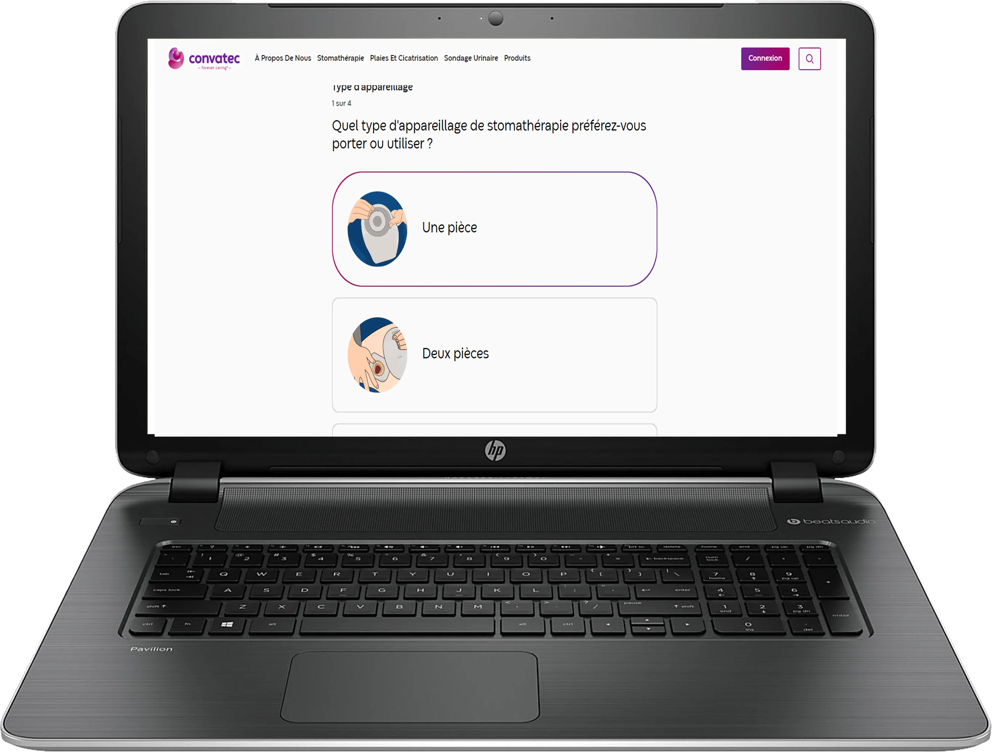 Un ordinateur portable avec un écran d’accueil Windows