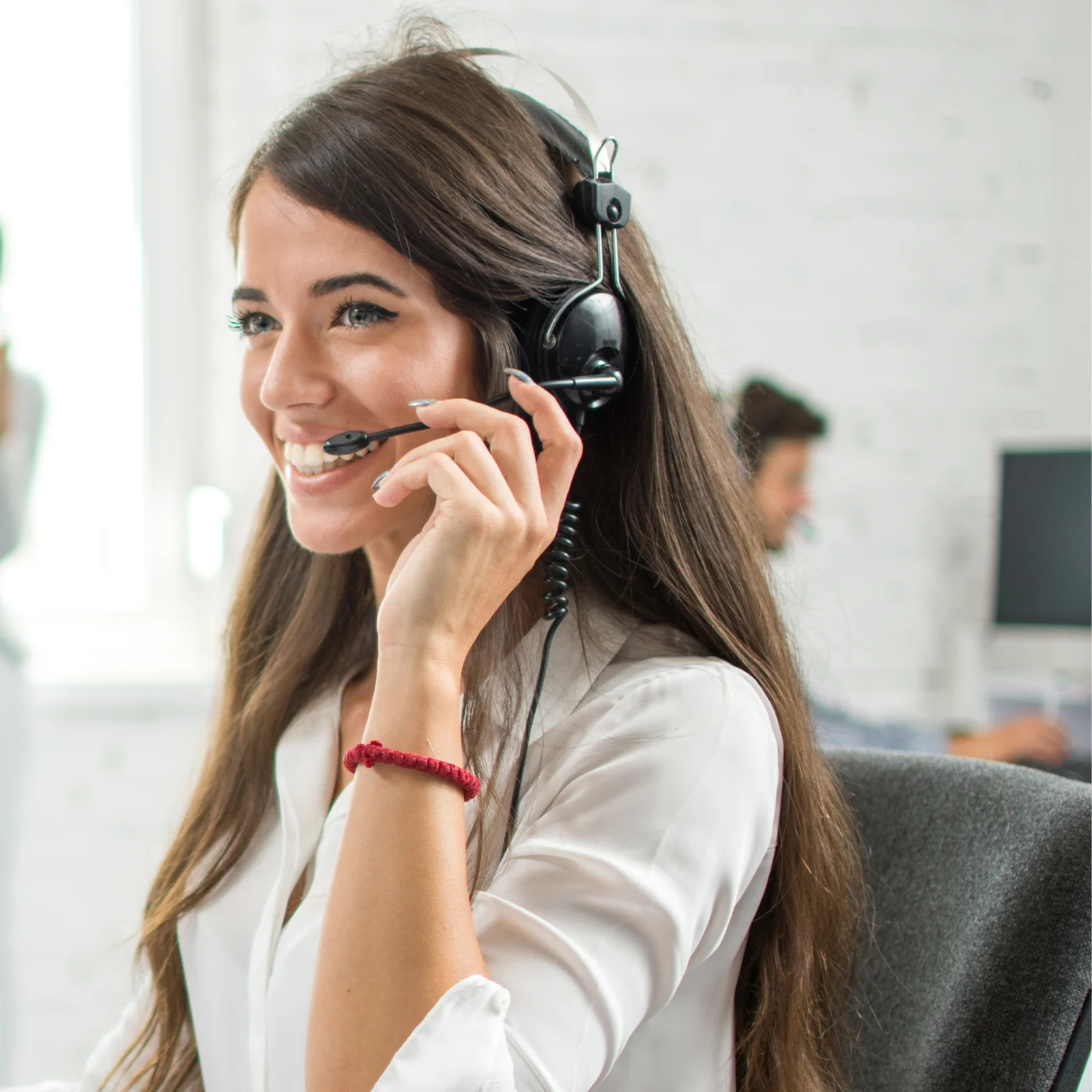 Žena hovoriaca po telefóne